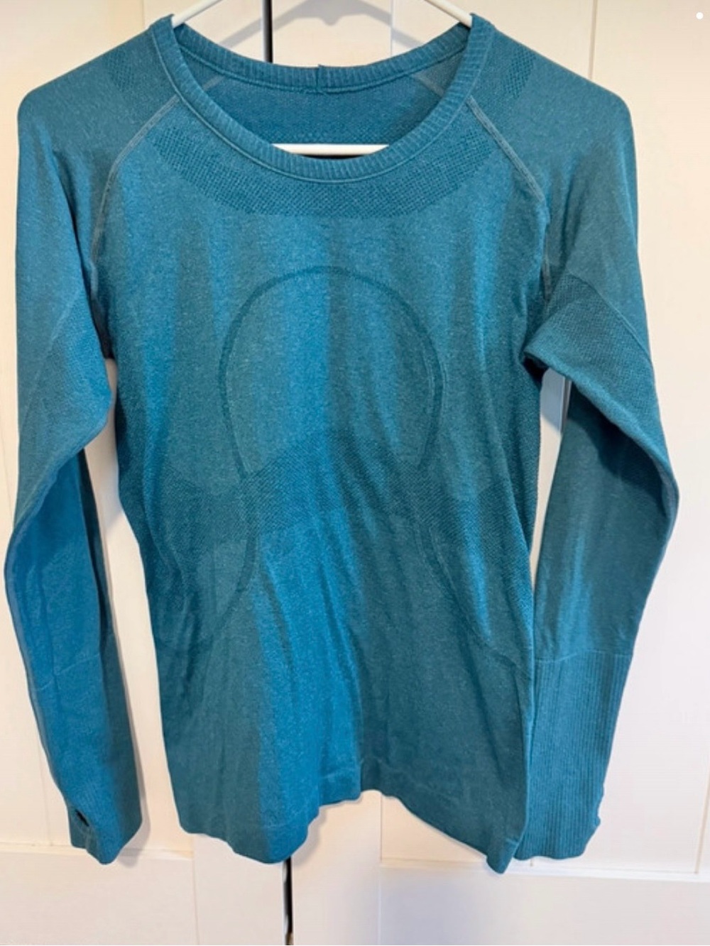 Lululemon long sleeve swiftly, size large, great condition.